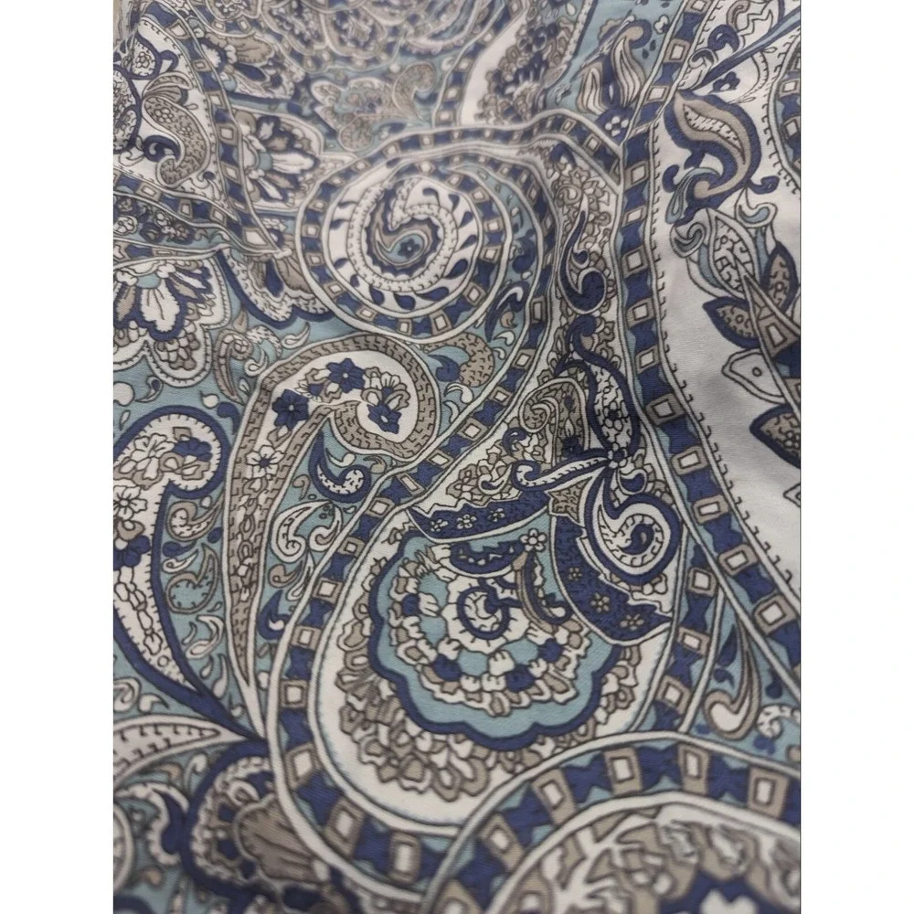 Revman International Stone Cottage Blue Medallion  2‎ Shams  Zip Close EUC 20x36